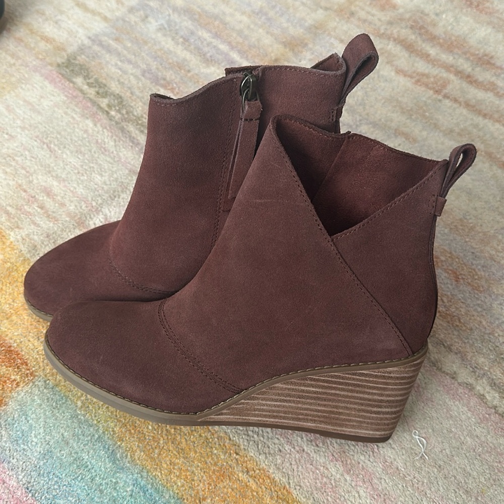 TOMS Brown Suede Wedge Booties SZ 6